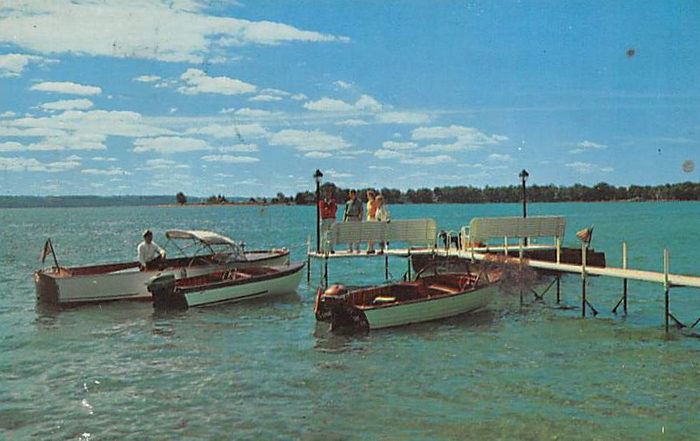 Colonial Inn - Vintage Postcard (newer photo)